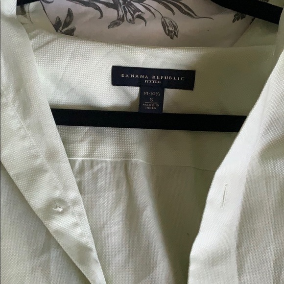 Banana Republic Fitted Button up Long Sleeve - Picture 2 of 3